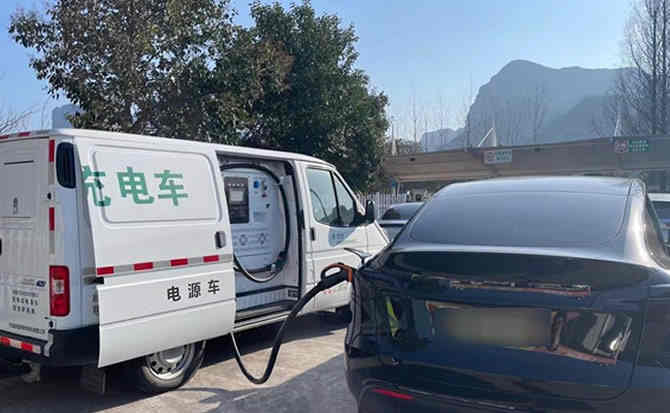 洛宁汽车搭电