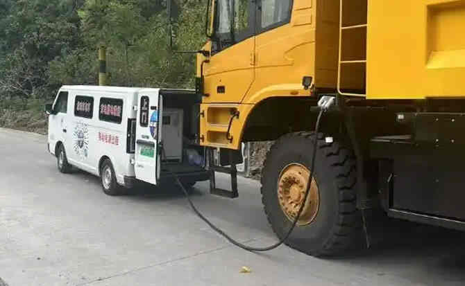 洛宁新能源车充电搭电